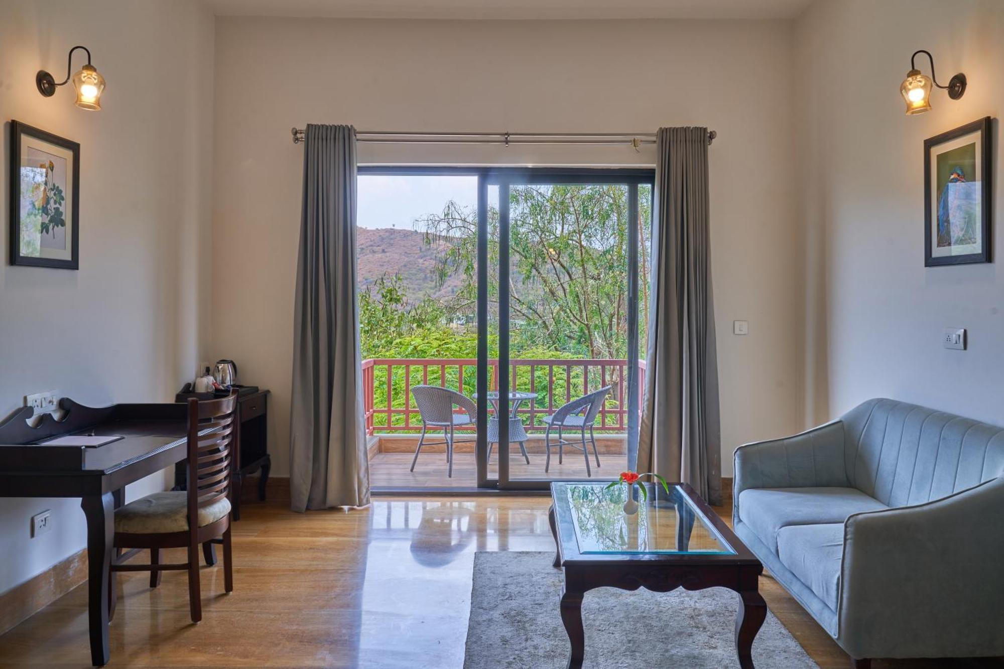 The Hunting Lodge Resort Udaipur - Villas & Pool Dabok Exterior photo