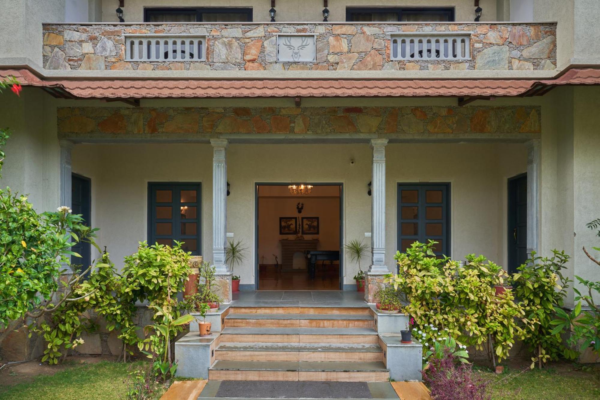The Hunting Lodge Resort Udaipur - Villas & Pool Dabok Exterior photo